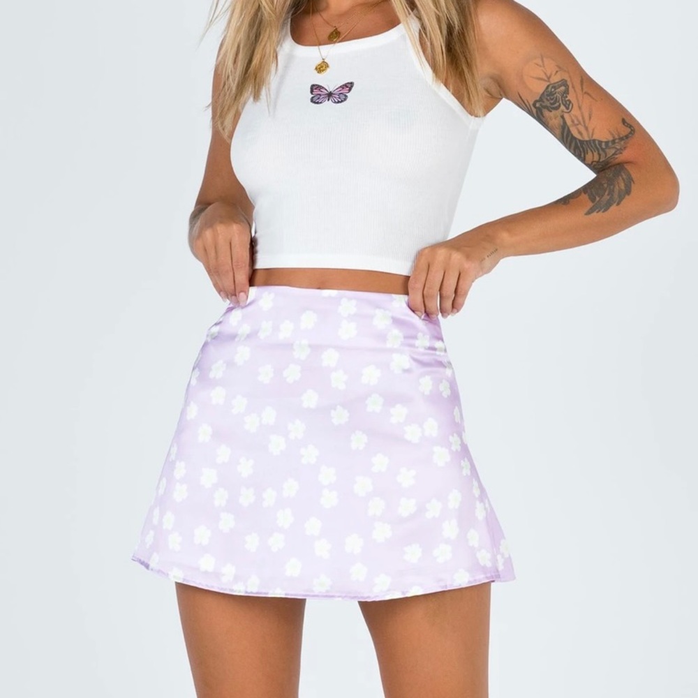 Trendy light purple flowered skirt